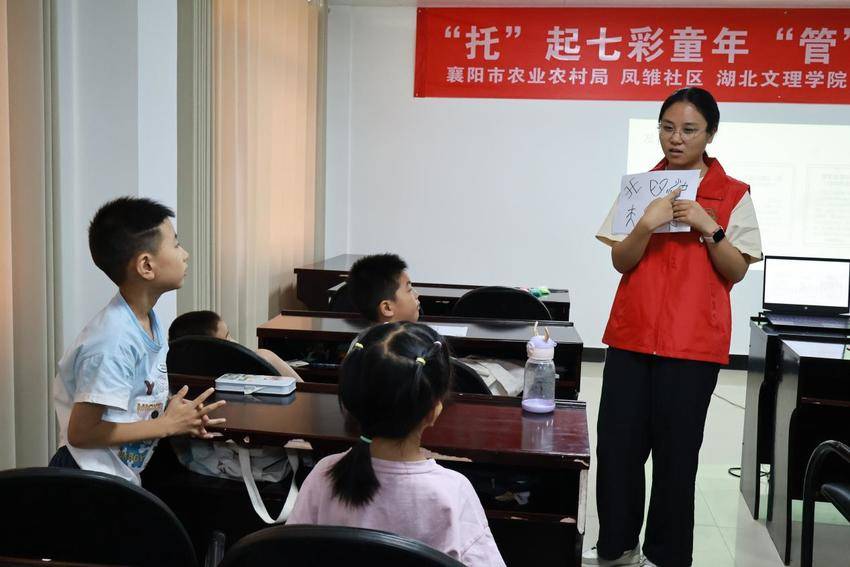 指尖捏出千年文明！湖北文理学院志愿者带娃解锁甲骨文新玩法.docx