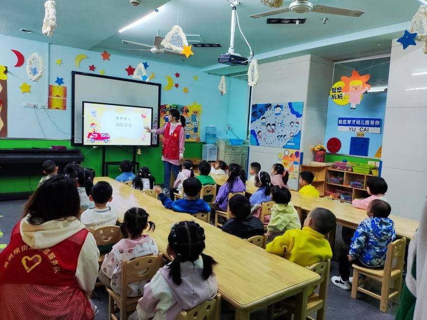 消防安全进校园，安全守护伴成长.docx