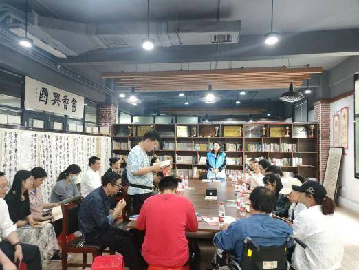 11个，青山区街道社工站打造“家门口”的服务.docx