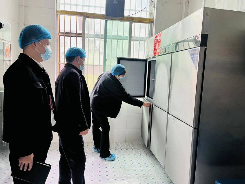 （稿子）竹溪縣水坪鎮中心幼兒園：“兩代表一委員”督導校園餐，筑牢幼兒健康防線.doc