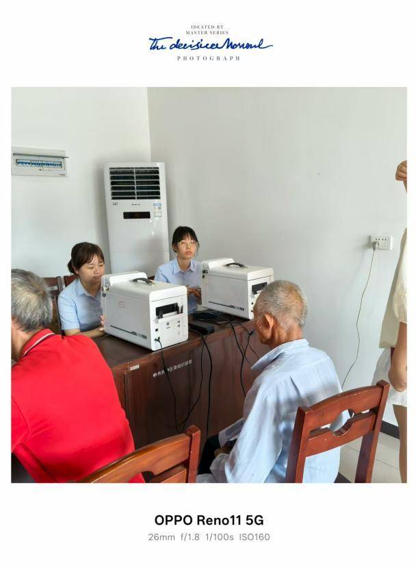 弥市镇：银政联动送服务，助老办卡暖心行.docx