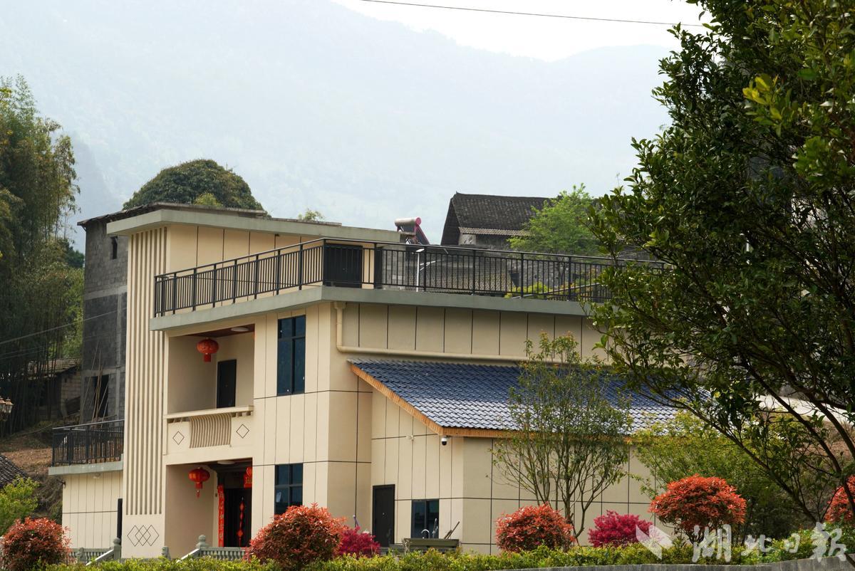 村里建的新房