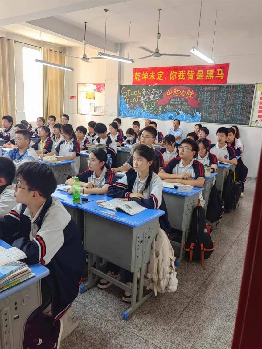 云梦县实验外国语学校喜获殊荣，教育教学质量载誉而归.docx