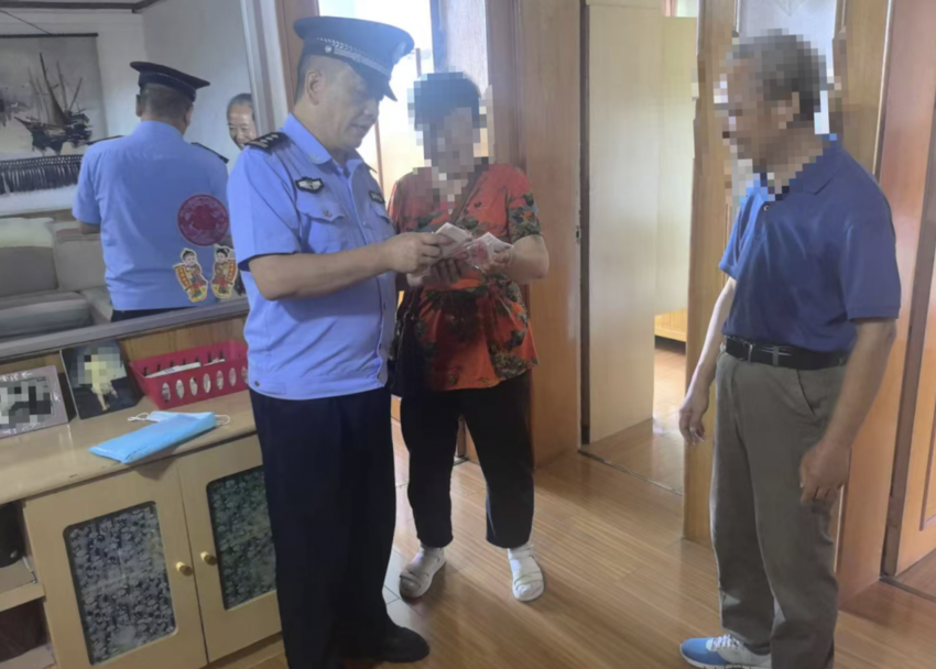 武当山警方紧急拦截“公检法”诈骗 为群众避免21万元损失.docx