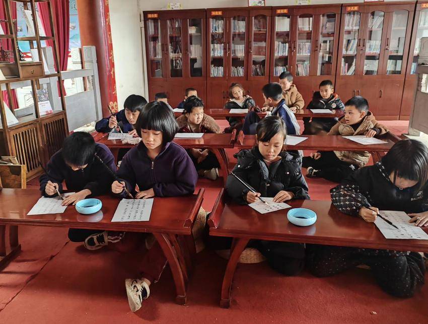 诵中华经典 做博学少年——石任村农家书屋传扬国学新风.docx