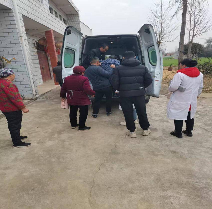 安陆市驻村工作队及时救助独居老人转危为安.docx