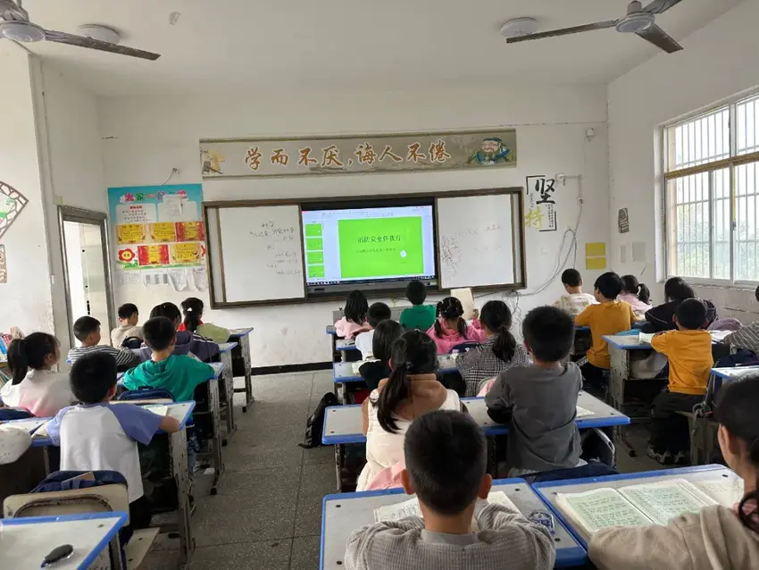 开展消防演练(1).docx