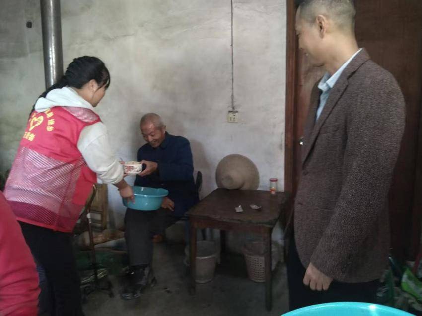 灵乡镇：手作重阳好滋味 积分兑换暖人心.docx