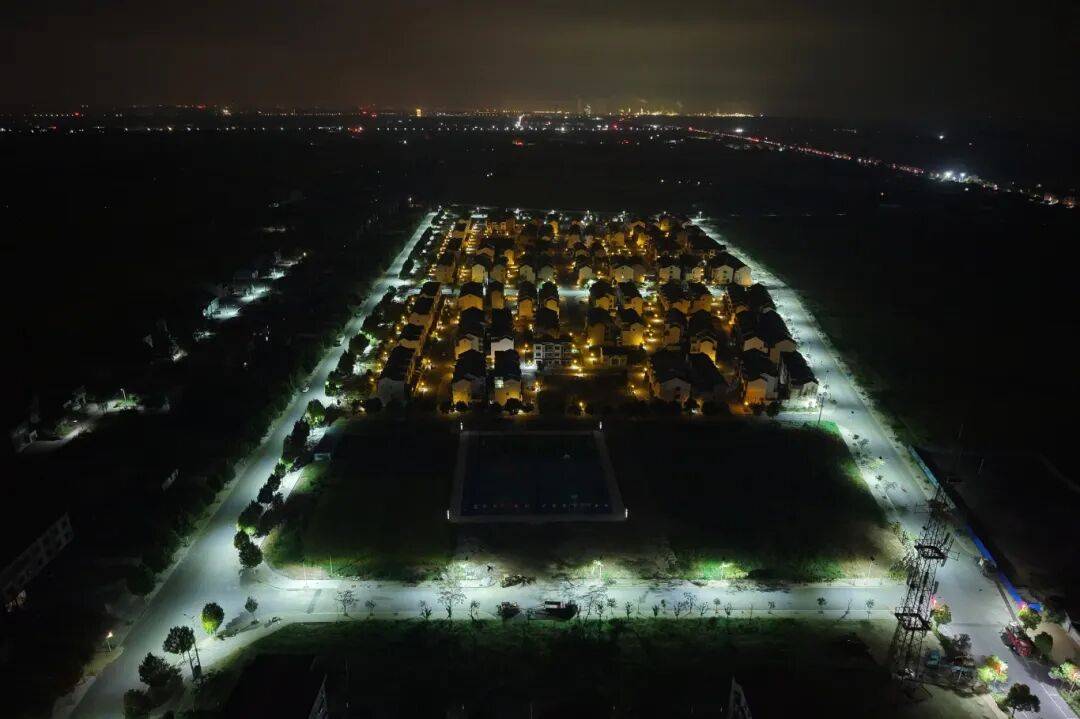 ×1.“点亮集镇”项目实施后的熊家河苑小区夜景.jpg