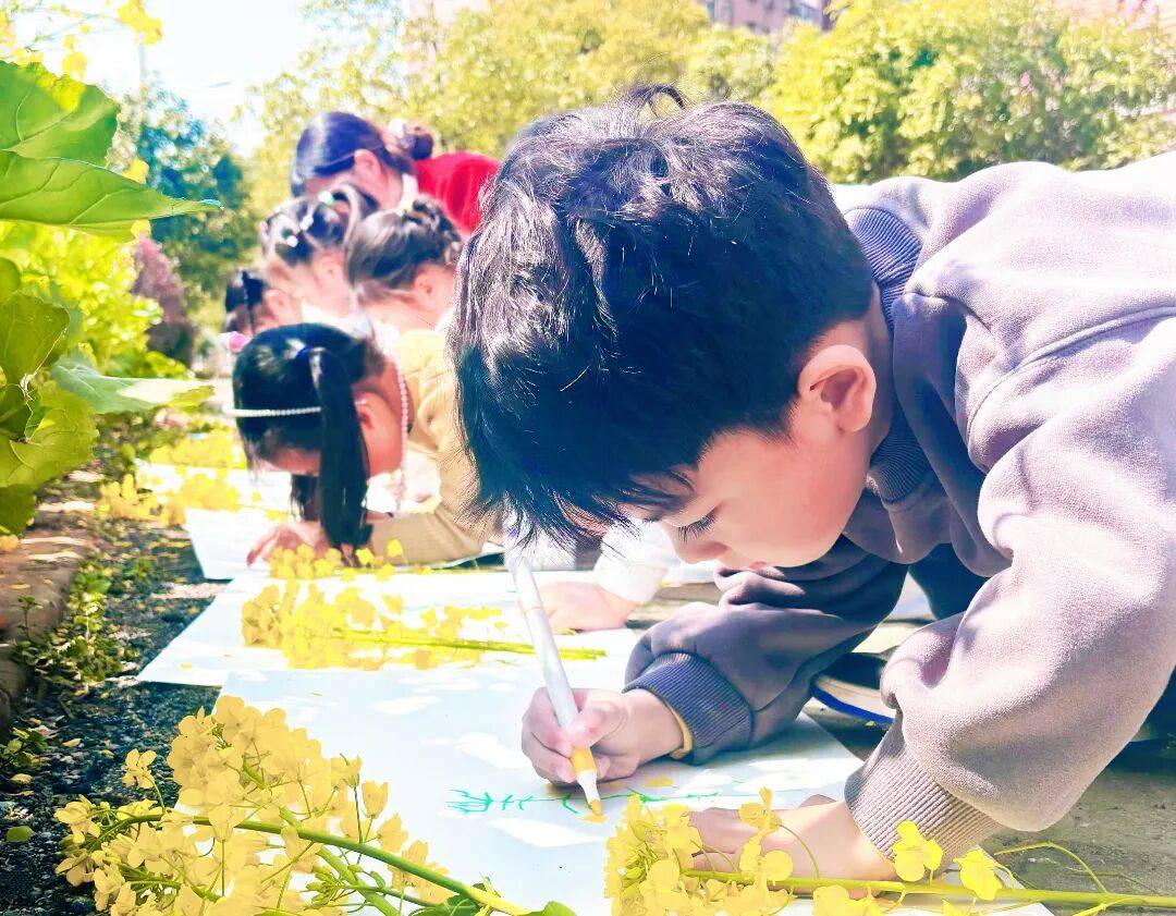 7.豹澥英童幼儿园 你在画春天，春天在你眼里.JPG