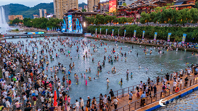 水上狂欢.jpg