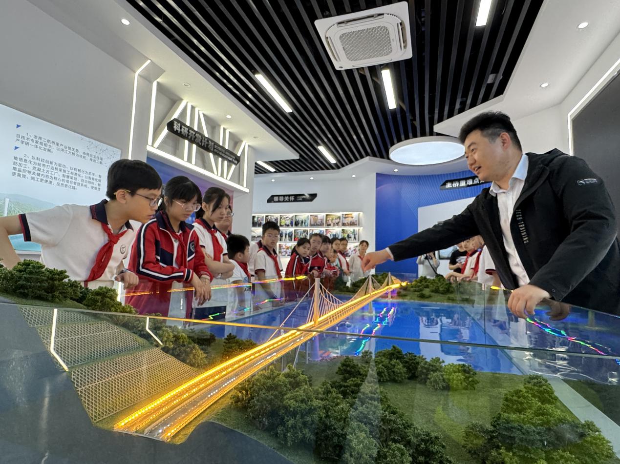 【一线传声】探“浔”二航大桥，感受中国速度.docx