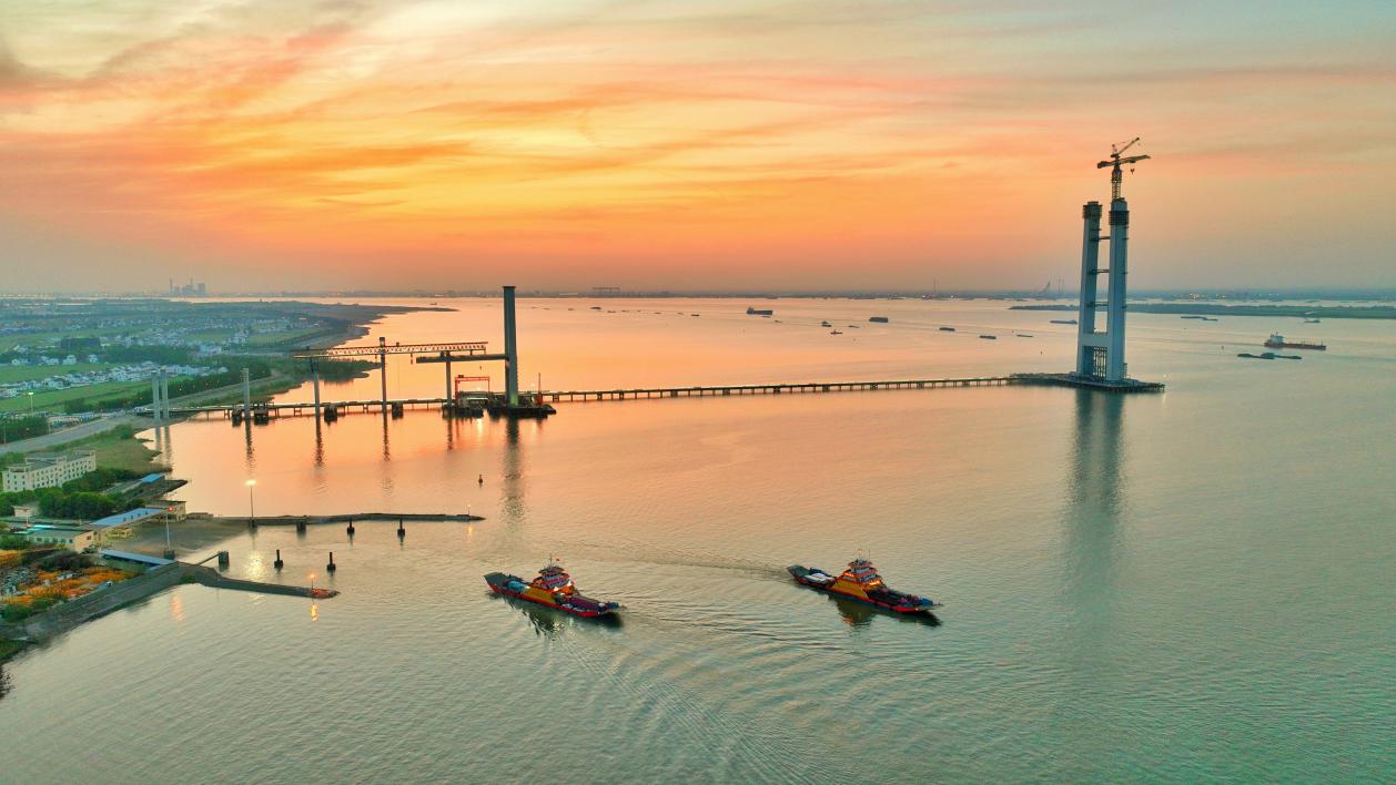 【特别策划】图见世界最高桥塔，沐浴日光拔节长高.docx