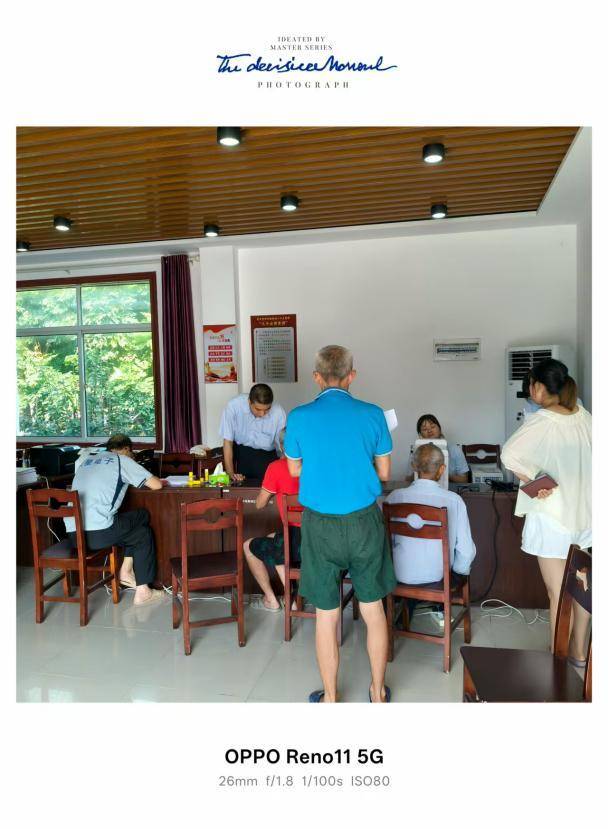 弥市镇：银政联动送服务，助老办卡暖心行.docx