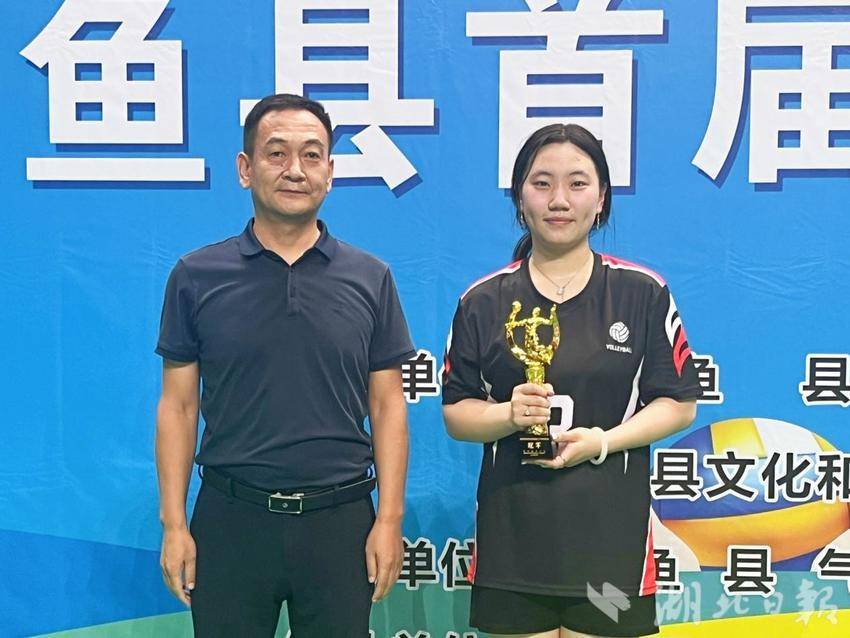 嘉鱼县首届职工气排球比赛圆满闭幕(1).docx