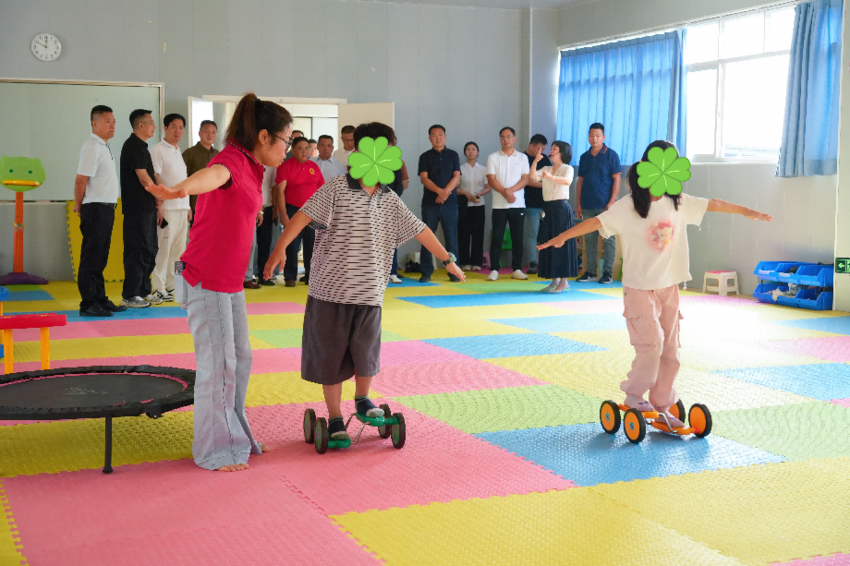 沔商大爱助残暖心市残联联合多方开展关爱特殊儿童公益行.doc