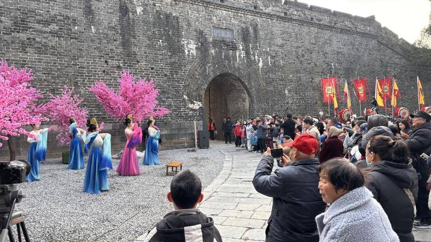 1.2烟火升腾年味浓 三义老街焕新颜.docx