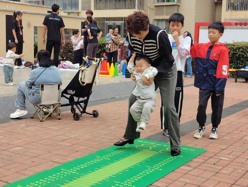 20250921黄龙山社区：“体育零距离，健康伴我行”亲子趣味运动会圆满落幕.docx