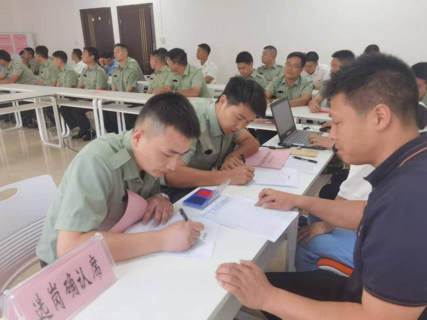 掇刀区27名安排工作退役士兵成功选岗.docx