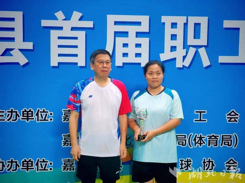 嘉鱼县首届职工气排球比赛圆满闭幕(1).docx