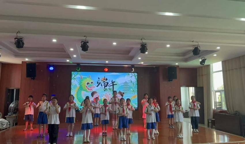 传统节日赋能劳动教育：武穴市第四实验小学“粽香传雅韵”跨学科实践的育人探索.docx