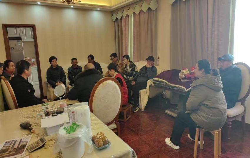 安陆经开区富丽社区：“小院议事会”助力老楼“梯”升幸福感.docx