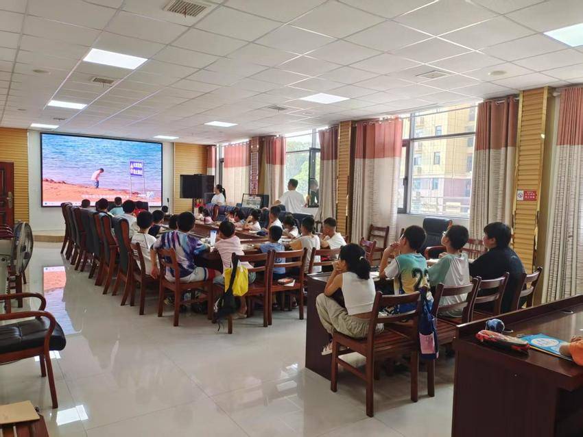 7.10-爱心托管 守护成长.docx