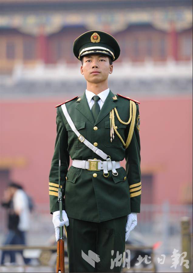 杨愉锐在天安门广场。