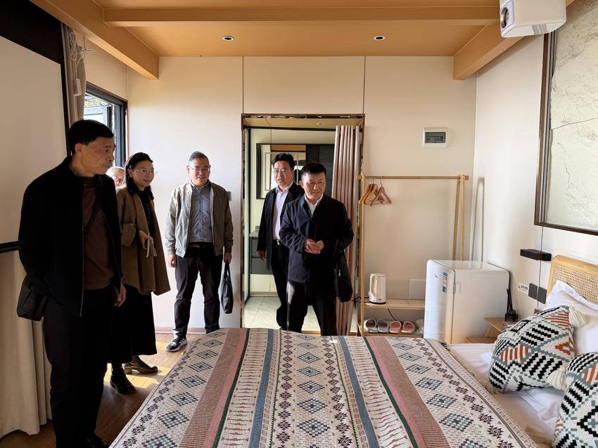 红安县永佳河镇政协活动小组在尾斗山云海庄园在召开动红色文旅和产业融合发展一线协商座谈会.doc