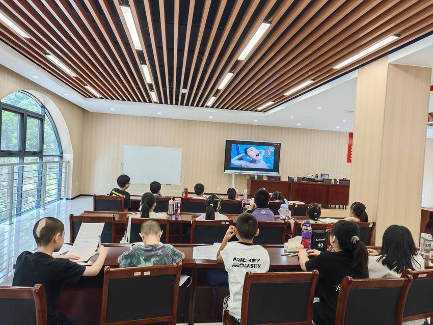 2025.7.7大湾社区暑期爱心托管班开班啦.docx