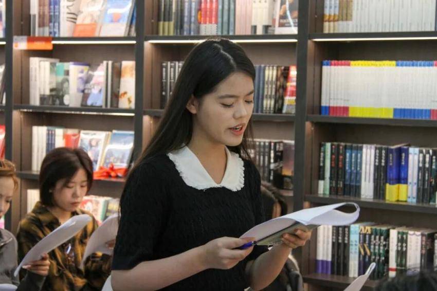 东湖读吧“书香长江”阅读周主题活动  “红色正青春·筑梦新时代”青春读书会暨武汉书展参观考察(2)(1).docx