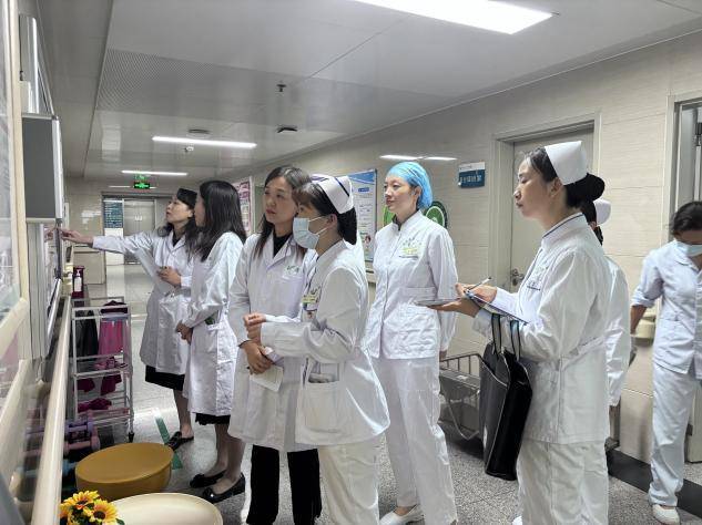 喜报！潜江市中心医院荣获全国首批病区护理人文关怀示范单位（修改后）.docx