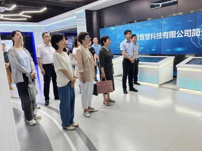 区委社工部部长滕宏一行走访调研江汉经济开发区【简报】.docx