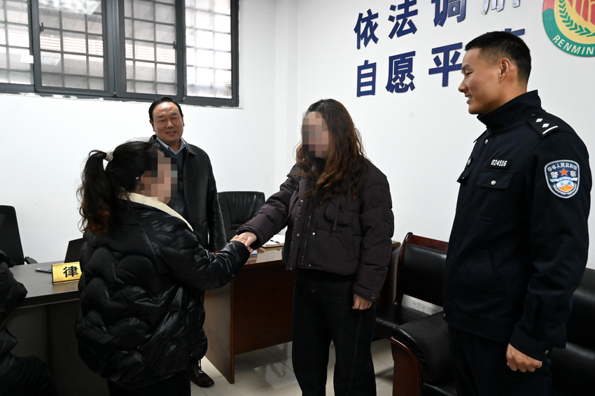 20251216派出所里的“调解室” 让纠纷化解更有温度.docx