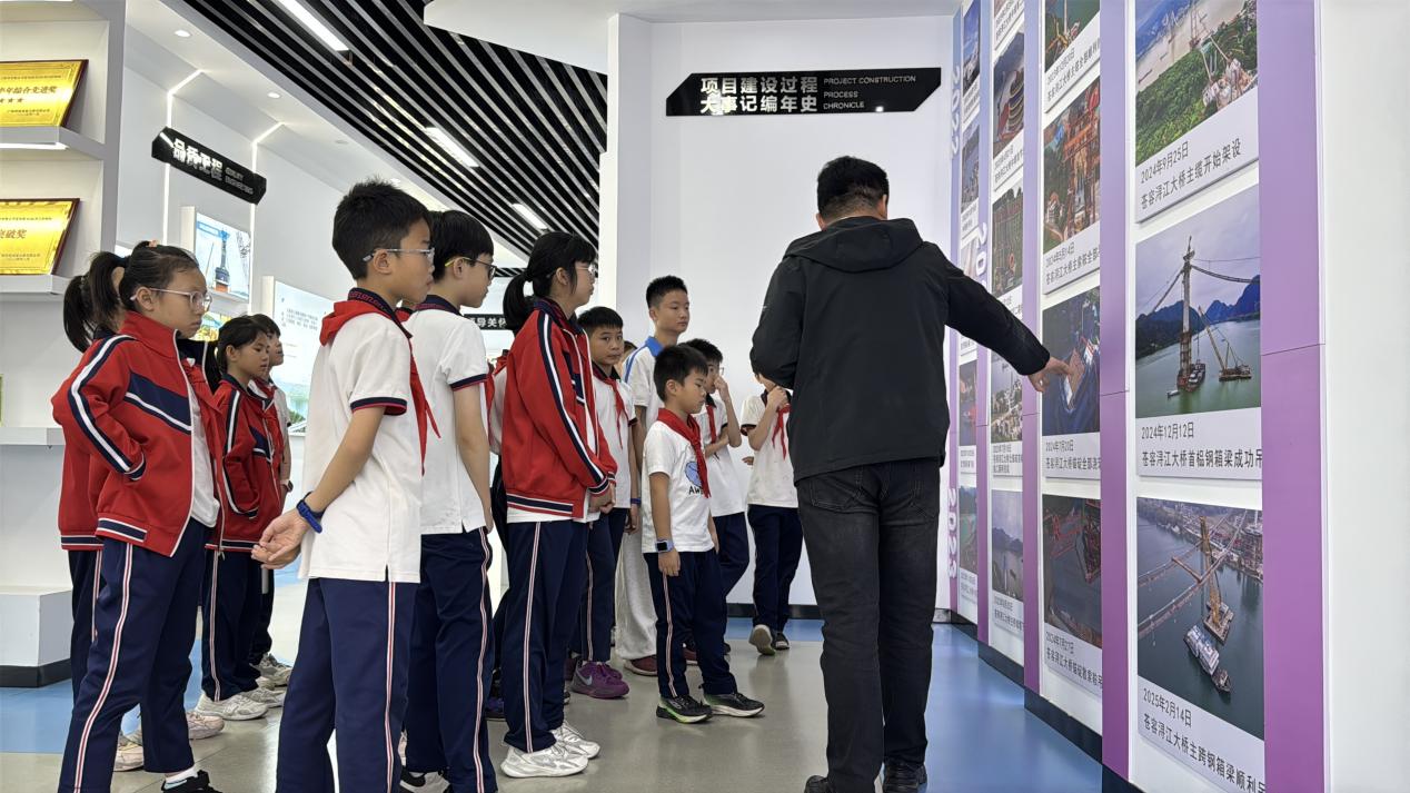 【一线传声】探“浔”二航大桥，感受中国速度.docx