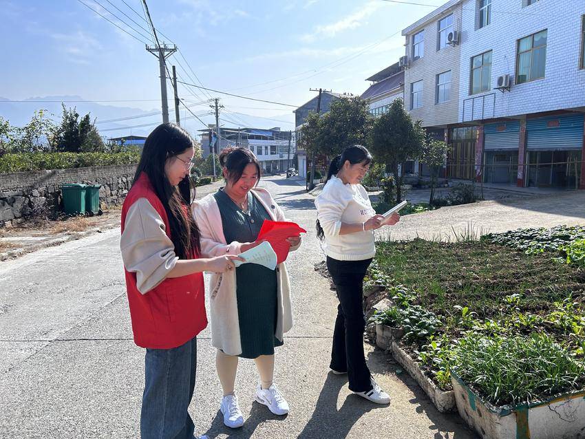 龙湖湿地管理局扎实开展湖北省首届“湿地保护宣传周”宣传活动.doc