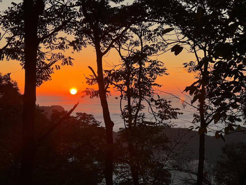 武当秋日云海(1).doc