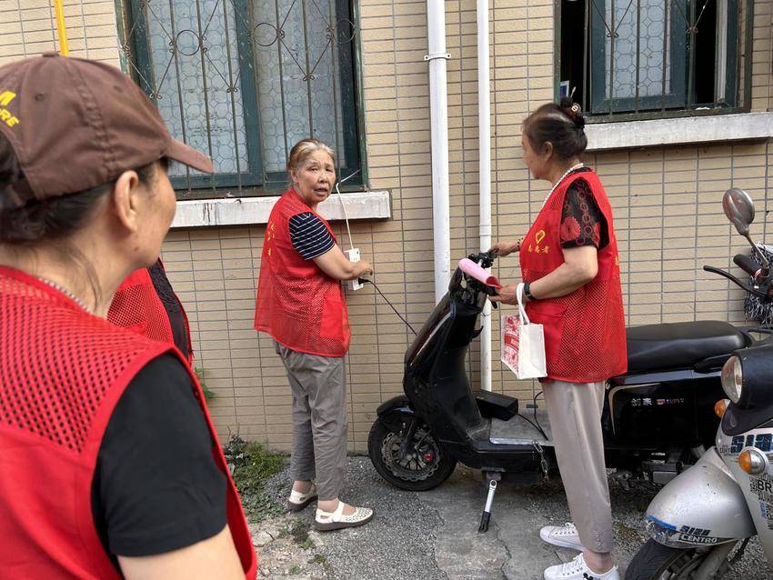 12年！4个人！8900户的“守护密码”藏在这周三夜晚.docx