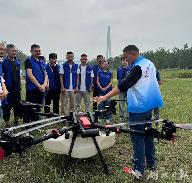 技能照亮前程无人机.docx