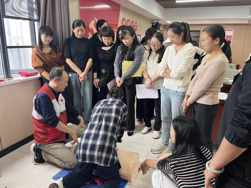 从“旁观者”到“施救者”！广水这堂社区急救课，让居民直言“心里有底了”.docx