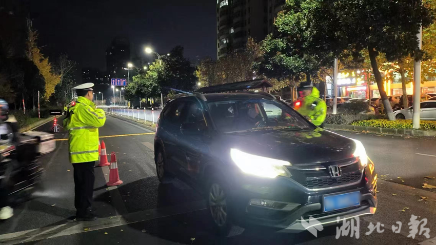 交警查处违法行为