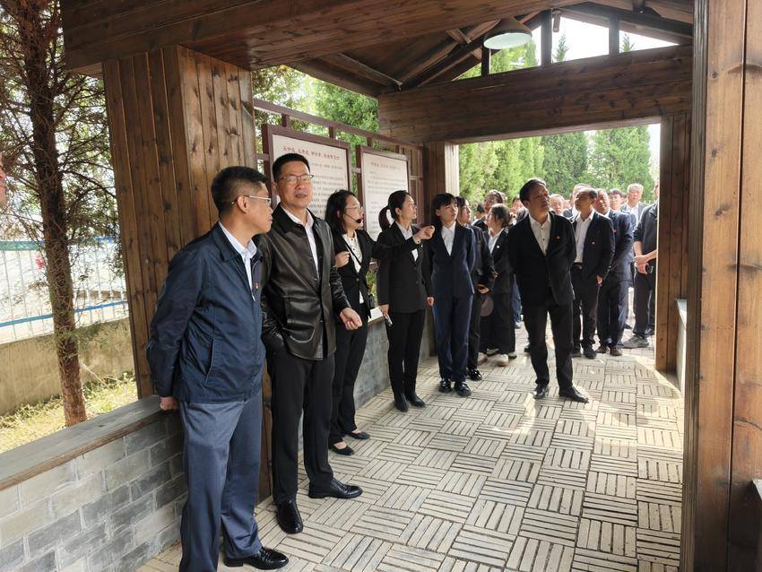 天门市水利和湖泊局：红色引领铸党魂   警示教育守初心.doc