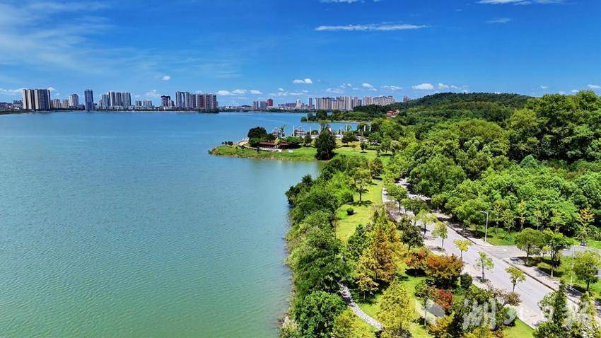 嘉鱼：山水一幅画 城在水一方(1).docx