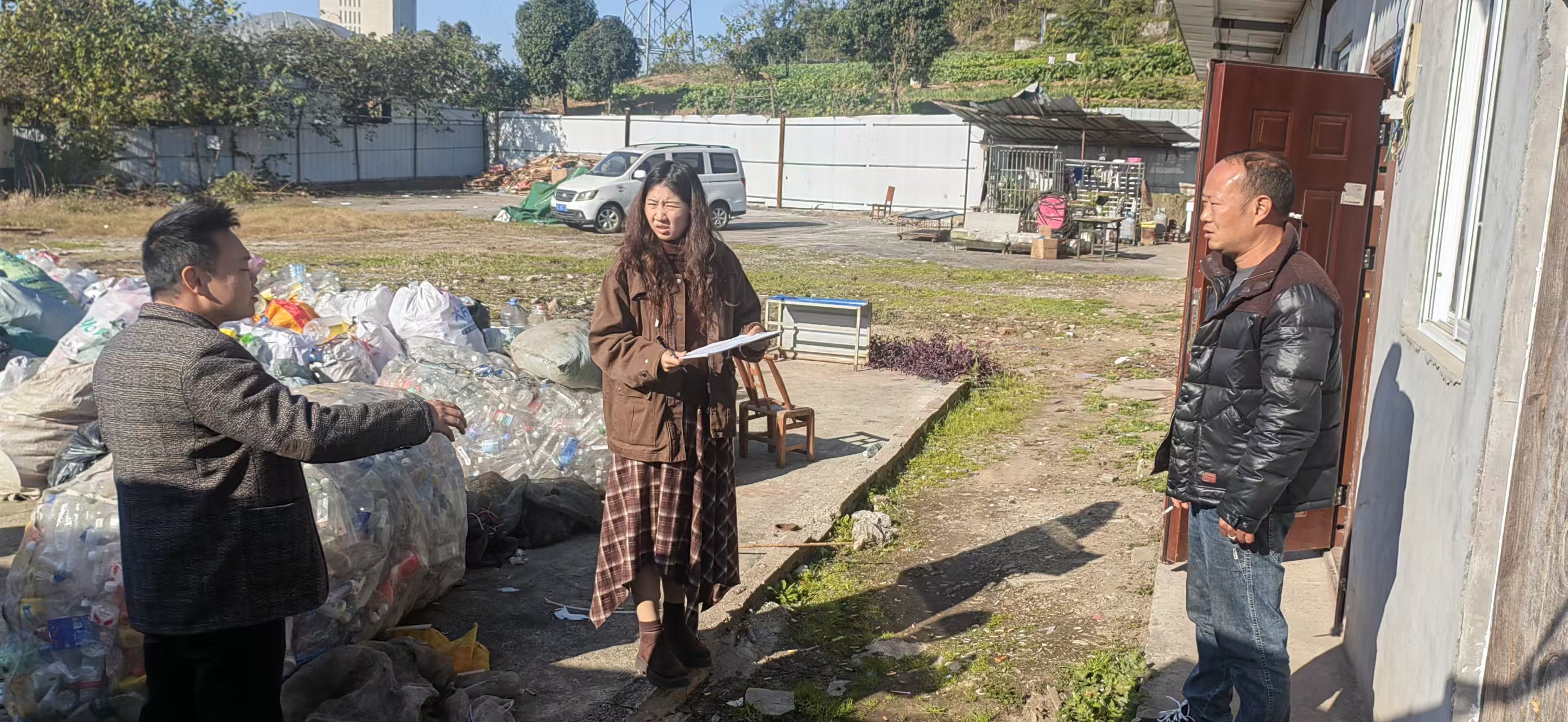 塘上村：开展安全检查 筑牢安全防线.doc