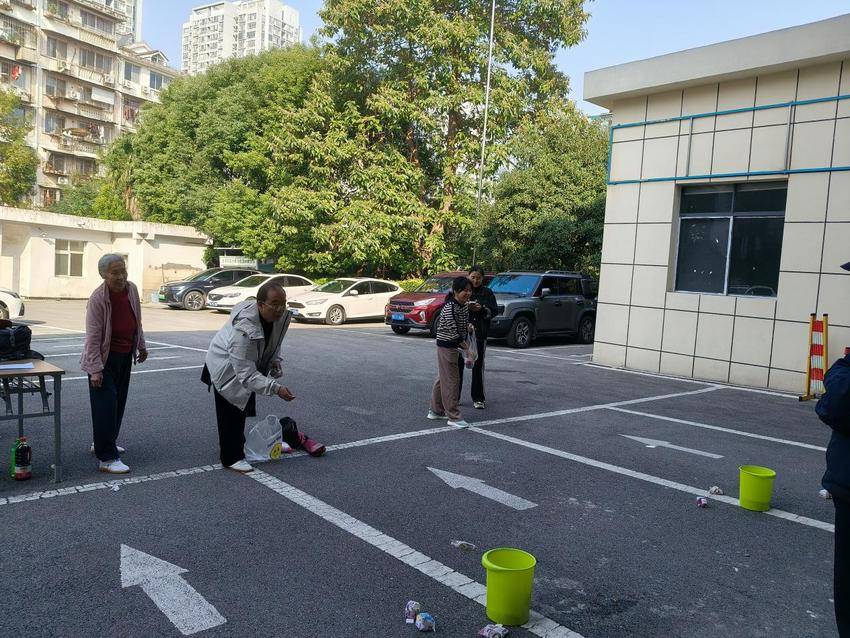 香锦社区举办重阳趣味运动会.docx