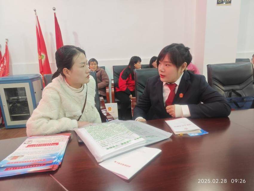 花园镇：法治宣传暖民心 服务群众零距离.docx