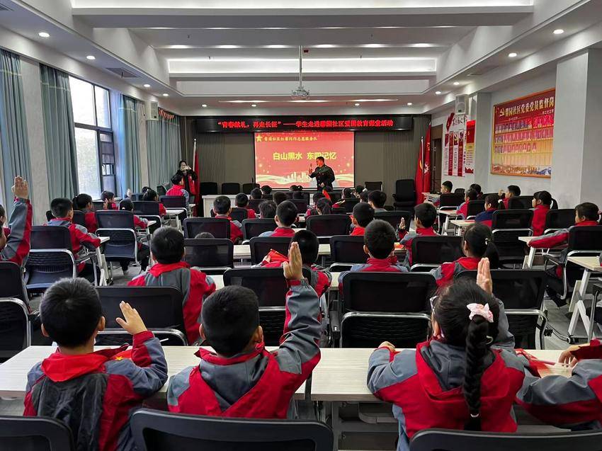 1022东风路街道“东风戎耀”退役军人志愿服务队开展“青春献礼・再走长征”爱国教育活动.doc