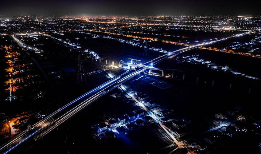 【交通强国】新建通苏嘉甬高铁慈溪特大桥跨杭甬复线连续梁合龙.docx