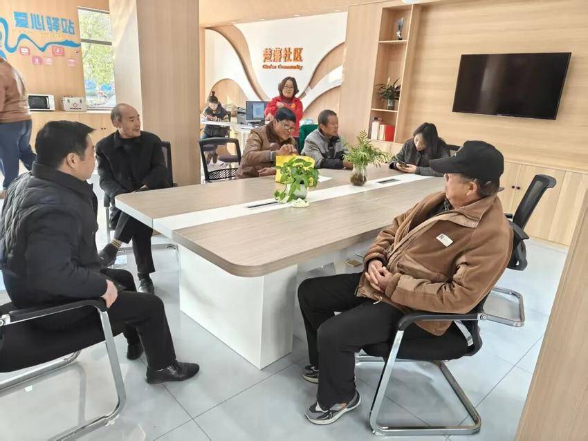 华容人都在逛的 “新地标”！不是商场，竟是改造后的党群服务中心.doc