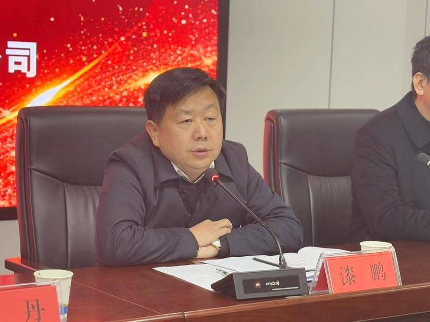 【踔厉奋发开新局 笃行不怠向未来】——县交投公司召开2024年度表彰暨2025年春运动员大会(1)(1).docx